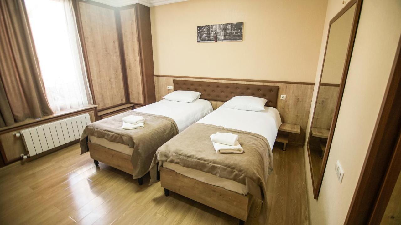 Hotel Juralius Tiflis Exterior foto