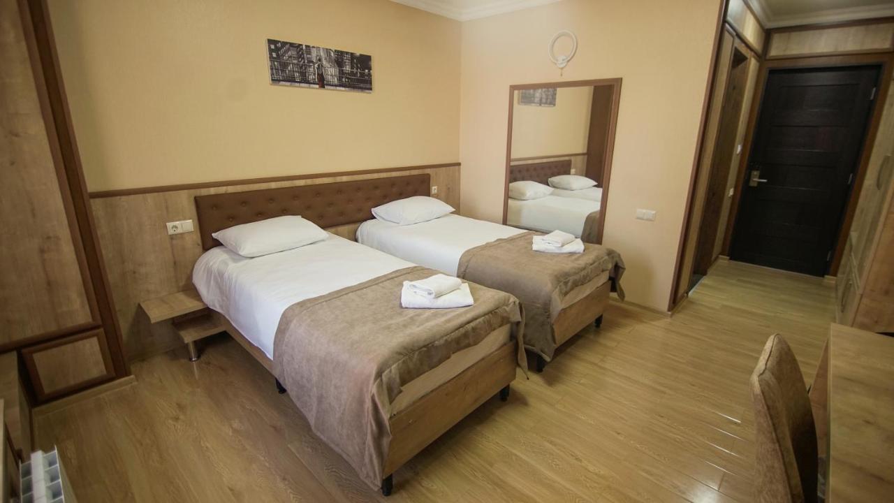Hotel Juralius Tiflis Exterior foto