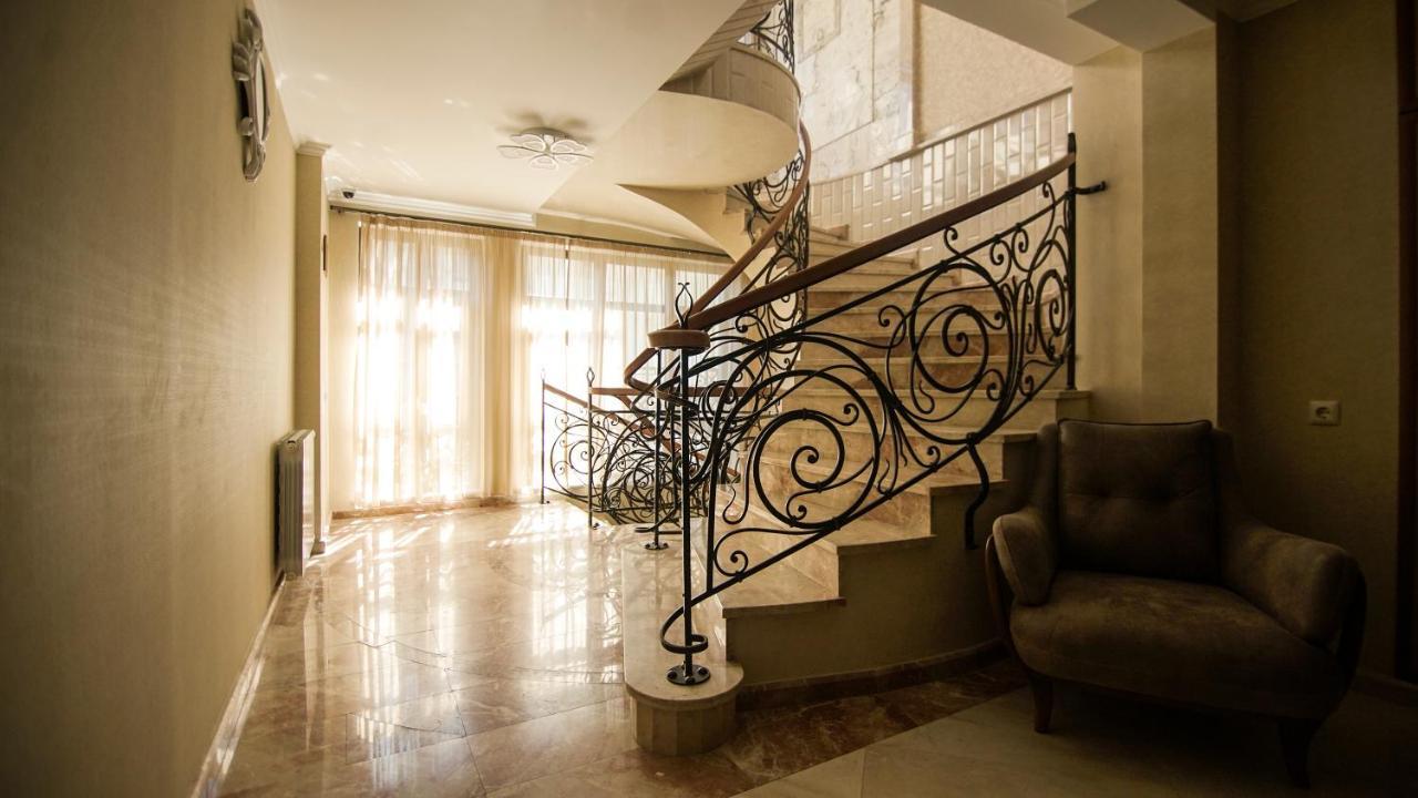 Hotel Juralius Tiflis Exterior foto